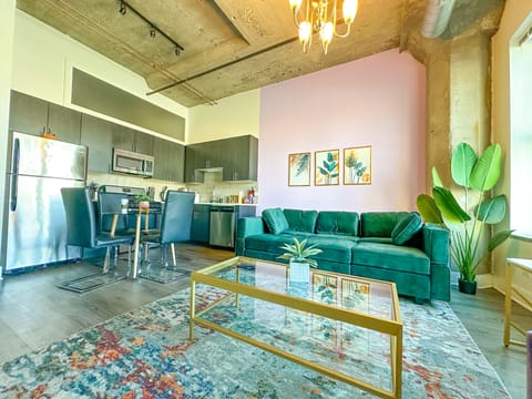 Spacious living room with a lot of daylight and large windows.
