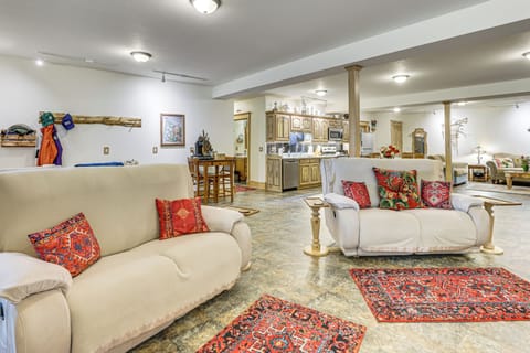 Additional Living Area | Flat-Screen TV w/ Cable | Twin Cot