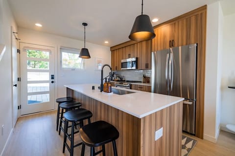 Fully Stocked Kitchen | Seating for 4