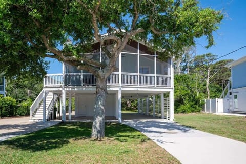 The Holland House Peaceful Beach Neighborhood