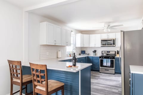 Great kitchen with all cook and serve ware