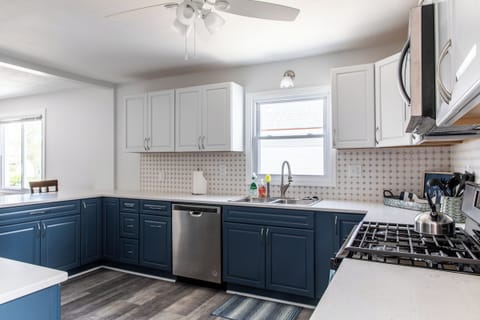 Great kitchen with everything you need to prepare a meal