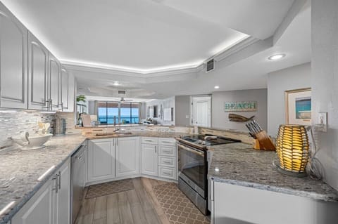 Gorgeous Fully-Equipped Kitchen