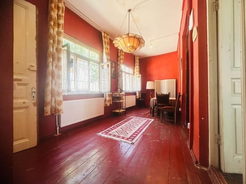 Traditional dining and social room called  "Shushabandi" 
