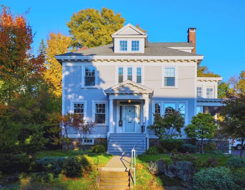 Little Maple House is a Federal style landmark building.