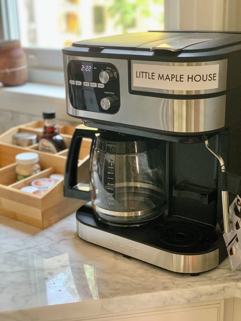 4-in-1 Cuisinart Coffee Center Barista makes 12-cup drip/ K-pod/ Nespresso/Steam