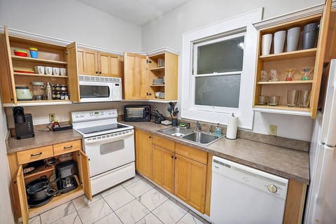 Discover culinary convenience at Downtown Digs! Our fully stocked kitchen features small appliances, dinnerware, flatware, and essentials for meal prep. Everything you need for a delicious stay!