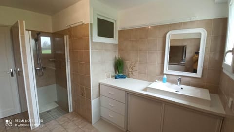 Shower room (no bath in the property)