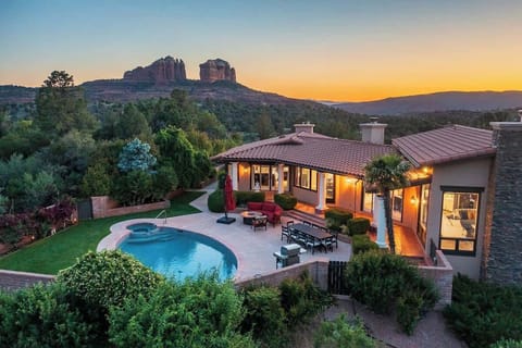 Sedona Paradise - A gorgeous gated hilltop estate bordering Bell Rock Trail