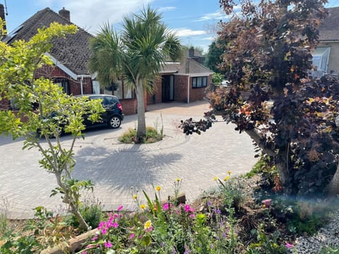 Studio Annie with parking from the road