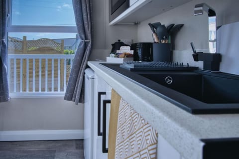 The Studio - 1 Bedroom Cabin - Amroth (15438)