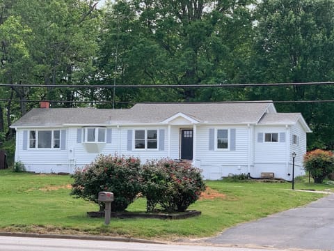 1423 Geer Highway Travelers Rest, SC 29690