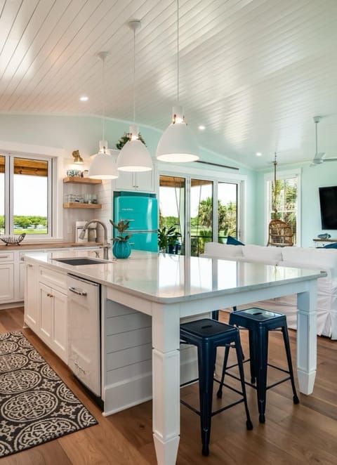 Main Kitchen (upstairs)