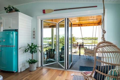 Nano wall **must lift up on handle to lock door)