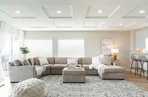 Nestled on a generous 7,000 sq ft lot, this 3,464 sq ft home boasts an airy open-concept design, modern finishes, and elegant furnishings. With ample natural light, cozy lounging spaces, this vacation home is perfect for your stay! ⭐