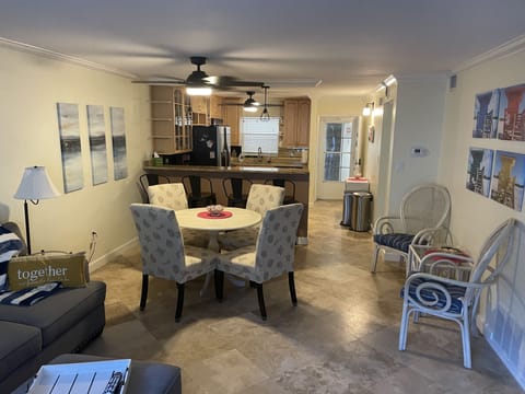 Beautifully updated condo!