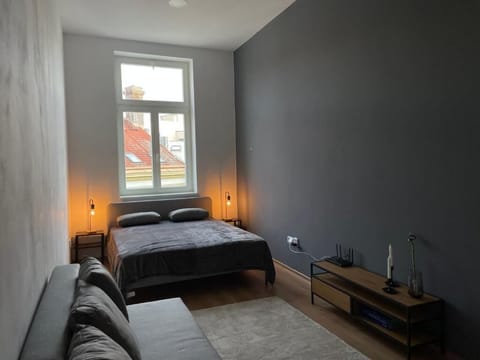 Bedroom king-size bed
