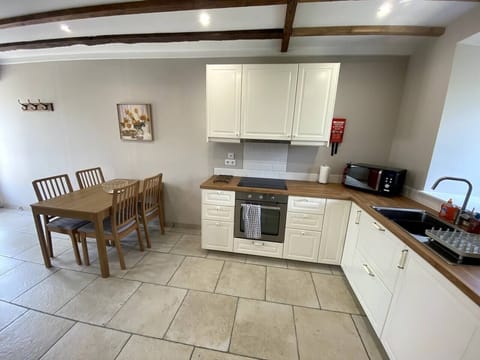 Kitchen / Dining Area