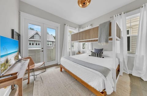 Secondary bunk bedroom with cal king on bottom and full bed on top. Sleeps 4!