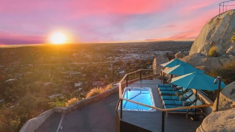 This elegant and modern house is a testament to contemporary luxury, offering a refined living experience that seamlessly combines style, comfort, and functionality...