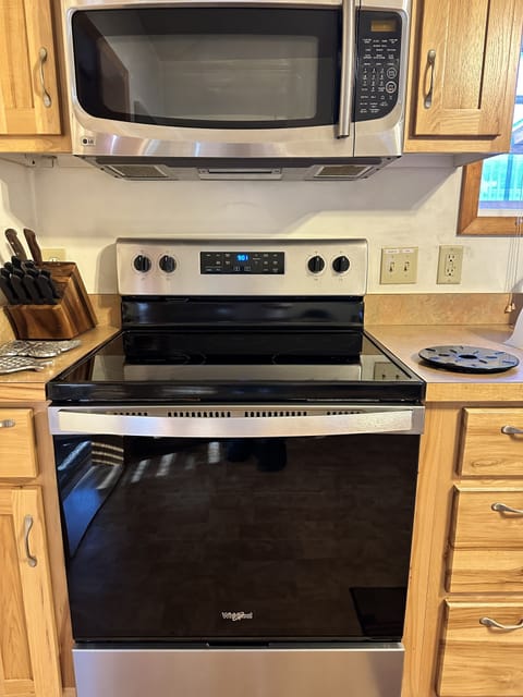 brand new stove to match the microwave