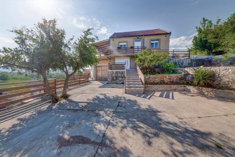 Our property is located in Dodoši, a beautiful village near Skadar lake