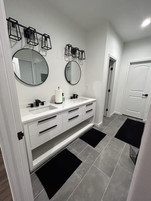 Master bathroom 