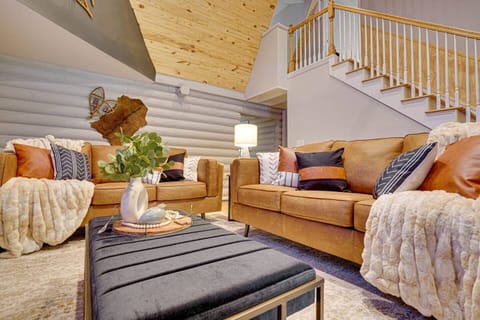 Welcome to the Alpine! Come stay with us this month and relax in the hot tub, enjoy the fireplace or cozy up in the living room in front of TV. Get your mountain vibes without leaving the city!