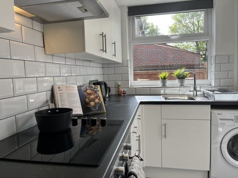 Fully equipped kitchen with oven / grill, hob, microwave, fridge freezer and washing machine