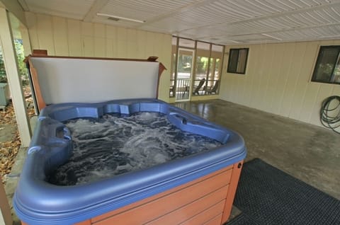 Hot tub on the Carport