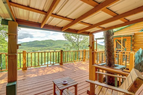 Brasstown Vacation Rental | 2BR | 2BA | Stairs Required for Access | 1,200 Sq Ft