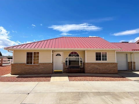 Front Exterior Dew Drop Inn