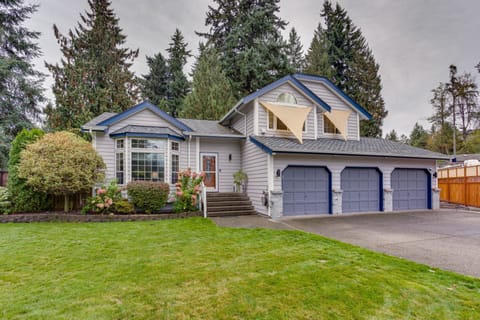Sumner Vacation Rental | 3BR | 2.5BA | 1,850 Sq Ft | Stairs Required