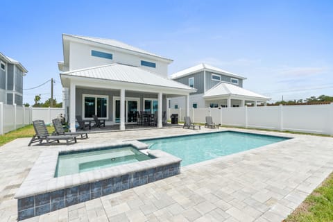 Beach House with 2 Private Pools - Totally Beachin
