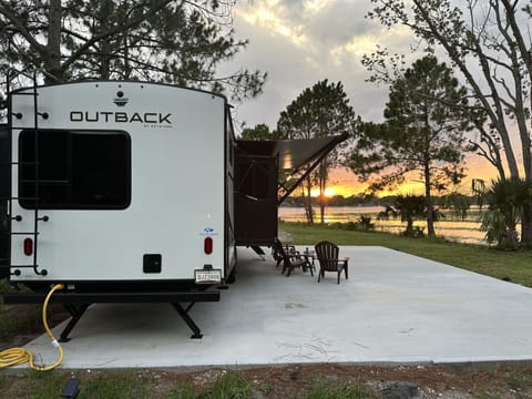 38 ft camper & waterfront!