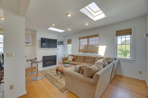 Long Beach Vacation Rental | 3BR | 2.5BA | 1,900 Sq Ft | Stairs to Enter