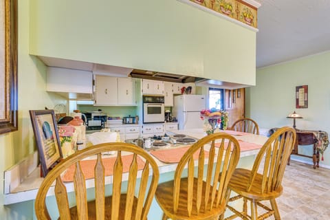 Kitchen | Cooking Basics | Coffee Maker | Paper Towels/Trash Bags Provided