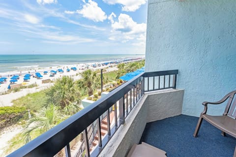 Breathtaking Views from Balcony!
