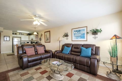 Cozy and Inviting Living Space!