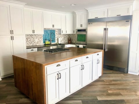 8x4 Island, HUGE Freezer/Fridge