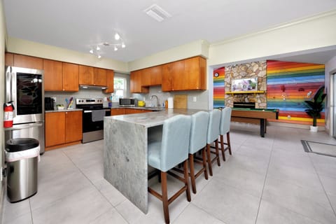 sleek n clean fully equipped kitchen