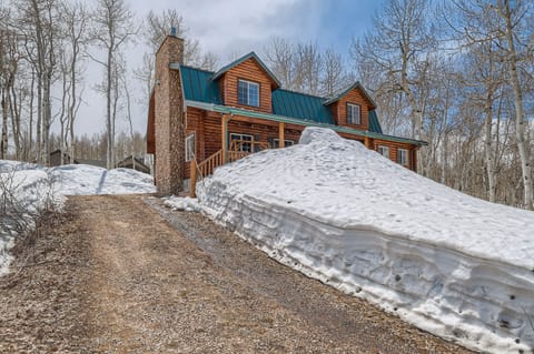 Up to 4 vehicles can park in the driveway.