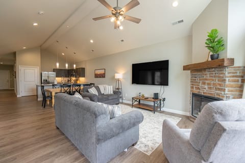 HDTVs Throughout (Cable and Free Wi-Fi)