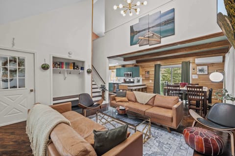 Cozy up by the fireplace with plush seating—the ultimate space for lounging with your family and friends. 🔥✨