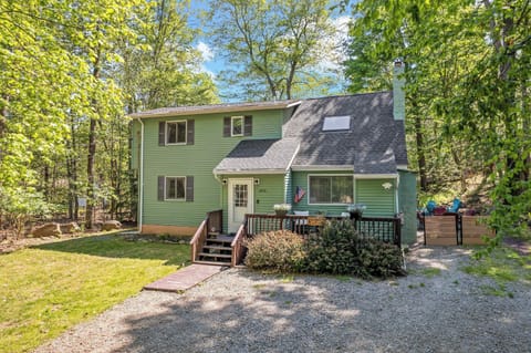 Step inside this peaceful cabin, your perfect escape for a rejuvenating getaway.