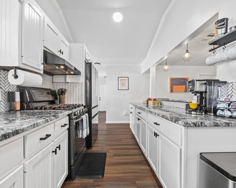 Kitchen - Samsung Gas Stove, Hauslane Range Hood