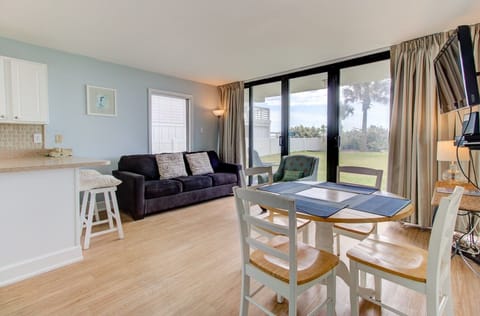 Atlantic Towers 101-print-001-001-Main Living Area-4200x2760-300dpi