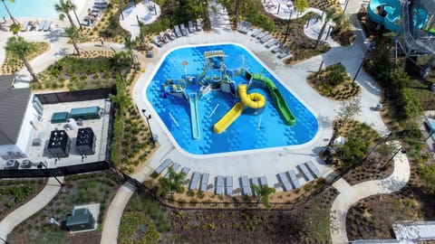 Resort Clubhouse & Pool