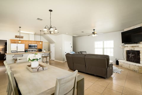 Inviting atmosphere in the open-floor concept living and dining area.