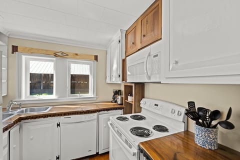 Full-size appliances in the kitchen